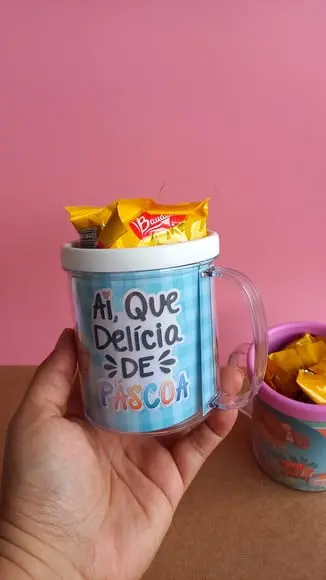 Caneca com 2 Bolinhos de Chocolate- Páscoa
