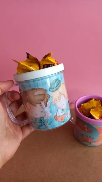 Caneca com 2 Bolinhos de Chocolate- Páscoa