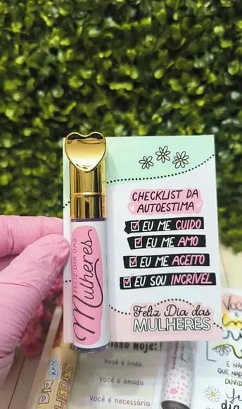 Card com Brilho Labial- Dia da Mulher