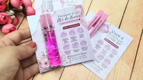Card com Brilho Labial- Outubro Rosa