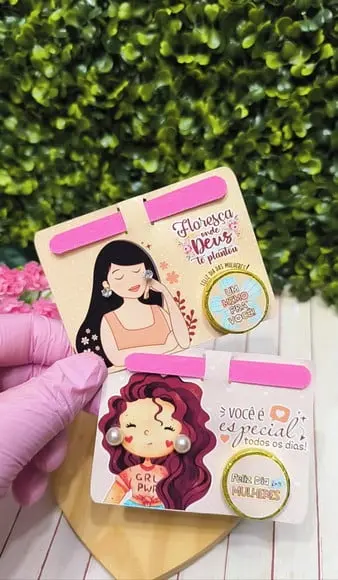 Card com Brinco, Mini Lixa e Moedinha de Chocolate ao Leite