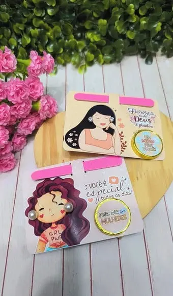 Card com Brinco, Mini Lixa e Moedinha de Chocolate ao Leite