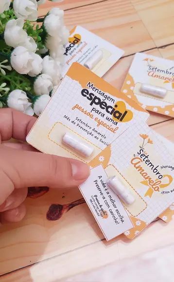 Card com Capsula com Frase- Setembro Amarelo