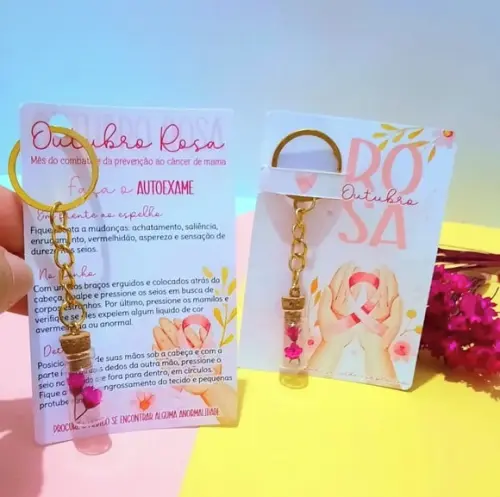 Card com Chaveirinho e Florzinha Sempre Viva- Outubro Rosa
