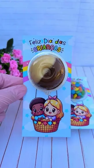 Card com Chocolate( Ducream) ou Coloreti (confete Chocolate)
