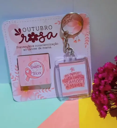 Card com Chocolatinho Cacau Show 5g e Chaveiro- Outubro Rosa