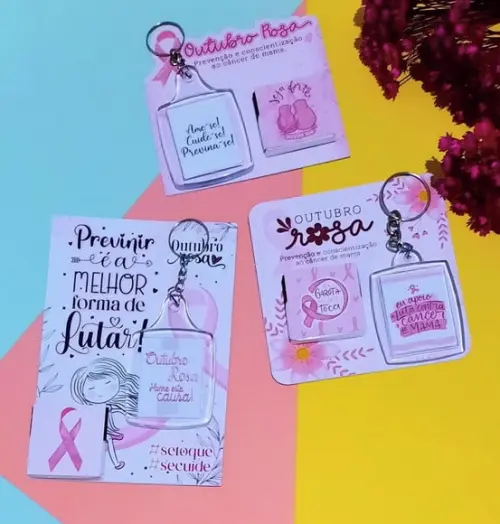 Card com Chocolatinho Cacau Show 5g e Chaveiro- Outubro Rosa