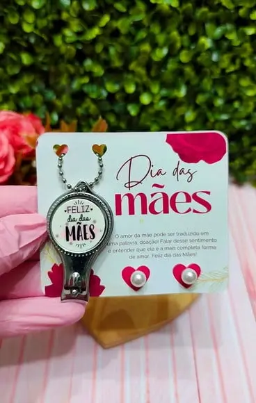 Card com Cortador de Unha e Brinco- Dia das Mães