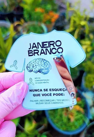 Card com Cortador de Unha- Janeiro Branco