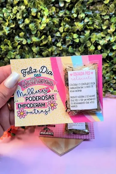 Card com Escalda Pés- Dia da Mulher