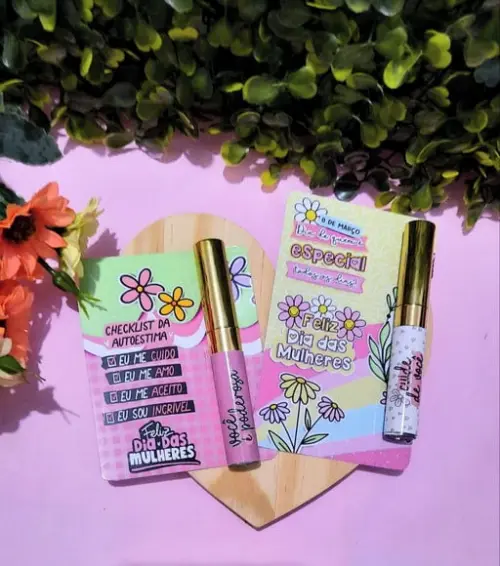 Card com Gloss Labial- Dia da Mulher