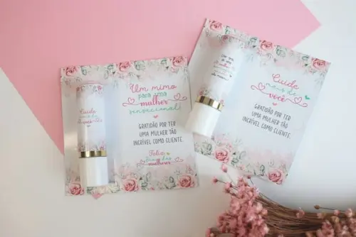 Card com Hidrante Labial(manteiga de Cacau)- Dia da Mulher