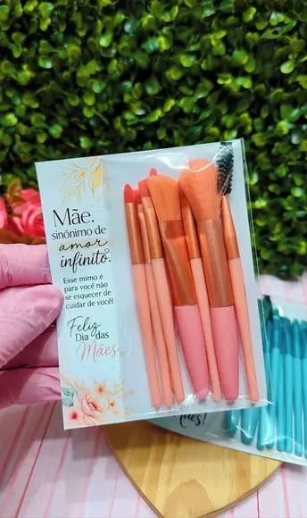 Card com Kit de Pincéis- Dia das Mães