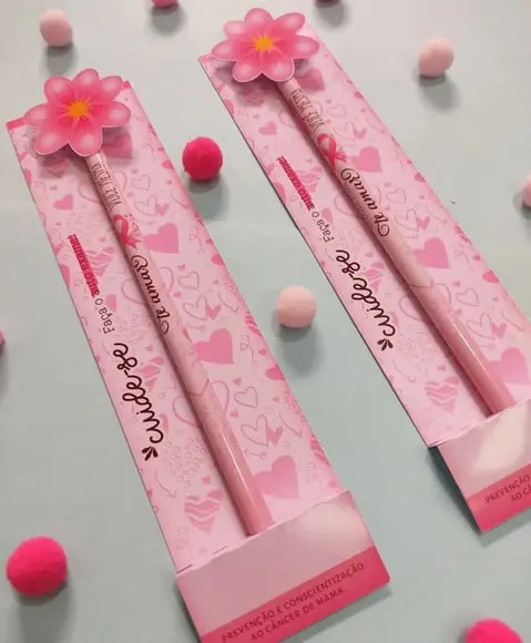 Card com Lápis- Outubro Rosa