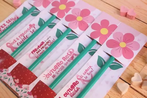 Card com Lápis- Outubro Rosa