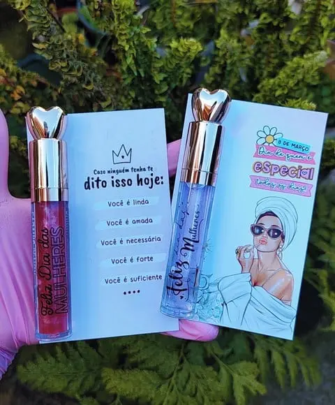 Card com Lipgloss- Dia da Mulher