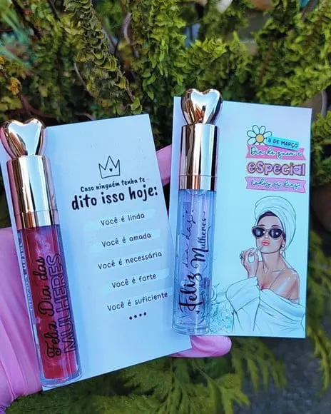 Card com Lipgloss- Dia da Mulher