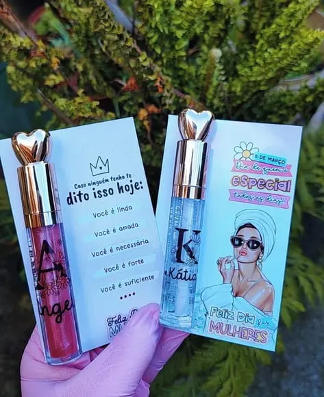 Card com Lipgloss- Dia da Mulher