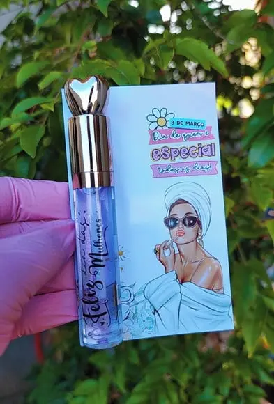 Card com Lipgloss- Dia da Mulher