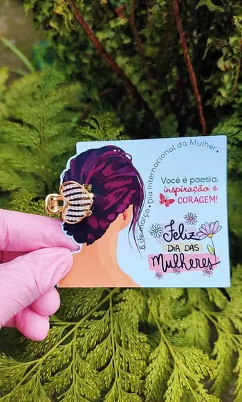 Card com Mini Piranha de Cabelo- Dia da Mulher
