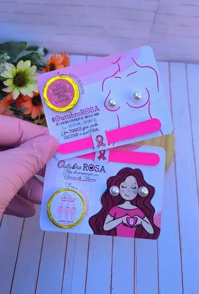Card com Moedinha Chocolate, Brinco e Mini Lixa- Outubro Ros