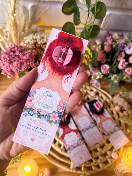 Card com Piranha de Cabelo- Dia da Mulher