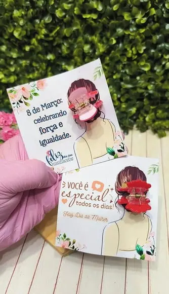 Card com Prendedor de Cabelo- Dia da Mulher