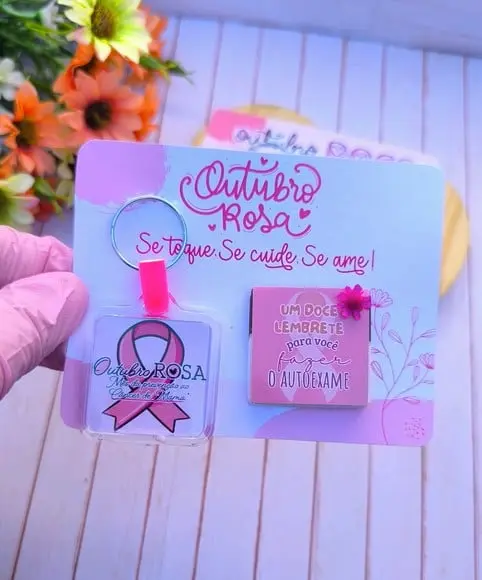 Card com Tablete Cacau Show 5g e Chaveiro- Outubro Rosa