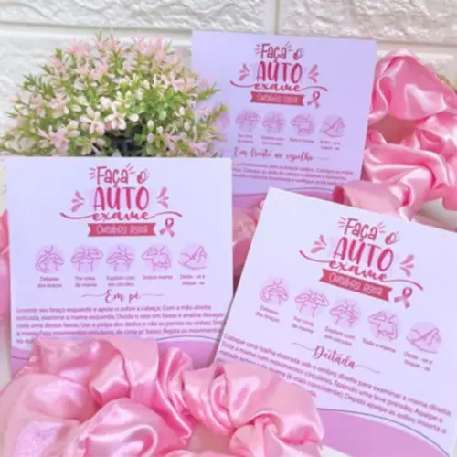 Cartão Auto Exame com Xuxinha Scrunchie- Outubro Rosa