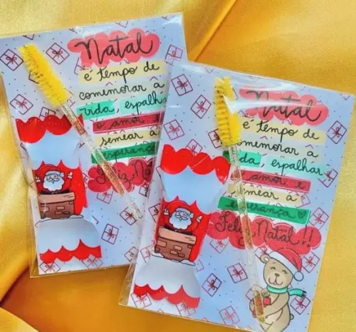 Cartão Com Balinha E Escovinha Para Sobrancelha- Feliz Natal