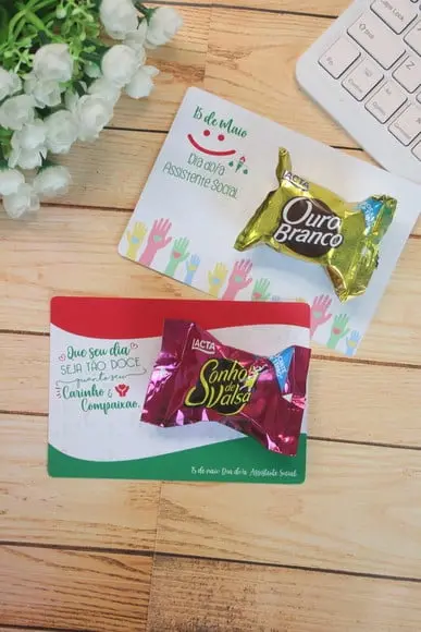 Cartão com Bombom- Assistente Social