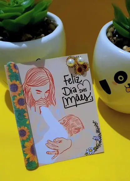Cartão com Brinco e Mini Lixa- Dia das Mães