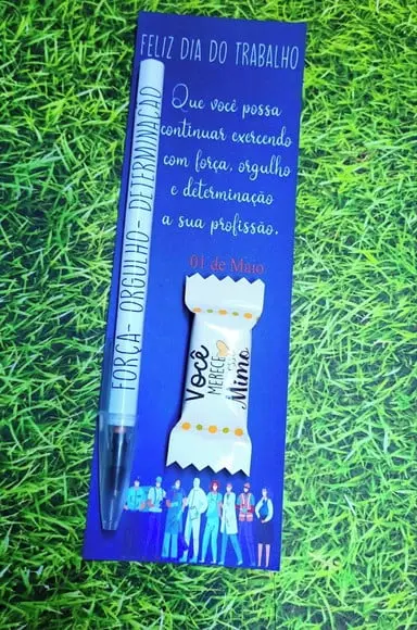 Cartão com Caneta e Balinha- Dia do Trabalho