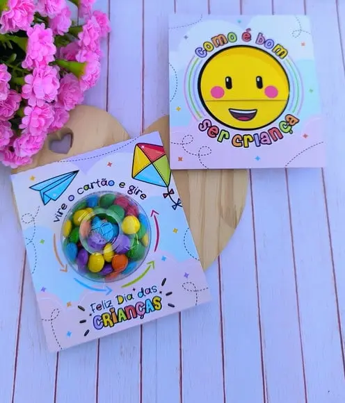 Cartão com Coloreti (confete Chocolate)- Dia das Crianças