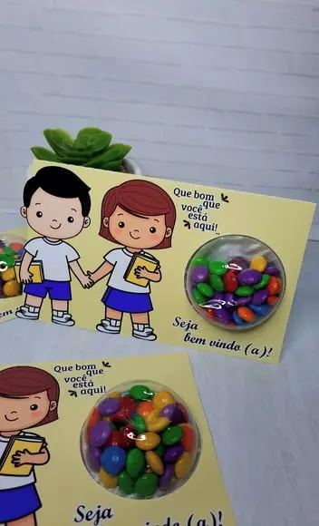 Cartão com Coloreti (confetis/doces)- Volta as Aulss