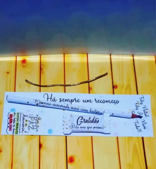 Cartão Com Lápis Ou Caneta E 1 Balinha