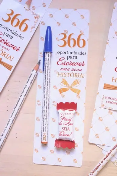 Cartão com Lápis ou Caneta e Balinha- Boas Festas