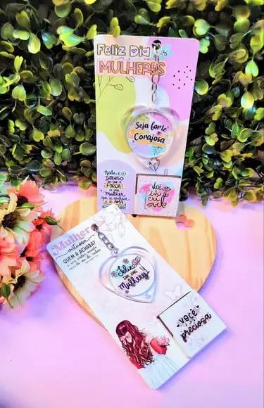 Cartão com Tablete Cacau Show 5g e Chaveiro- Dia da Mulher