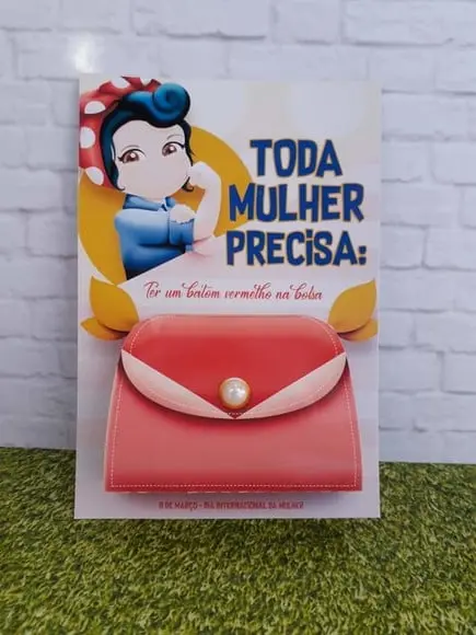DIA DA MULHER- CARTÃO BOLSINHA COM BATON