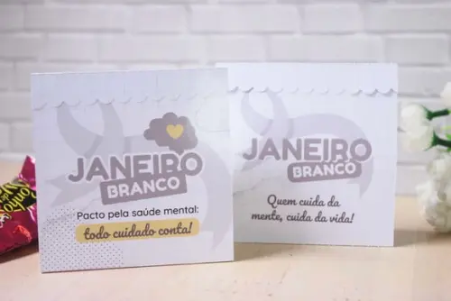 Lapela com Bombom- Janeiro Branco