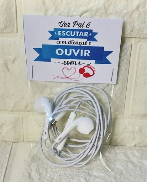 Lapela com Fone de Ouvido- Dia dos Pais