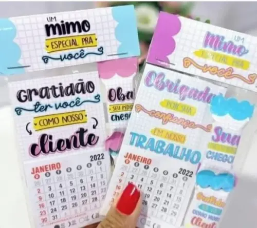Mini Calendário 2022 e 2 BALINHAS
