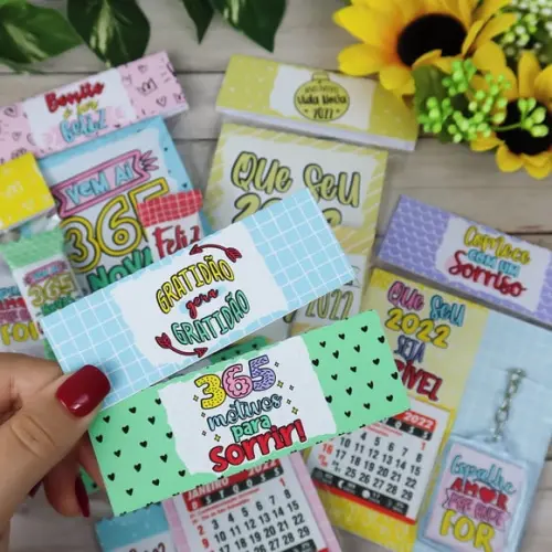 Mini Calendário 2024 com Balinha- Ano Novo