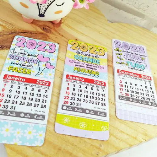 Mini Calendário de Geladeira com Imã