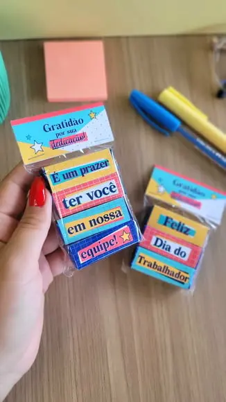 Tag com 4 Bis- Dia do Trabalho