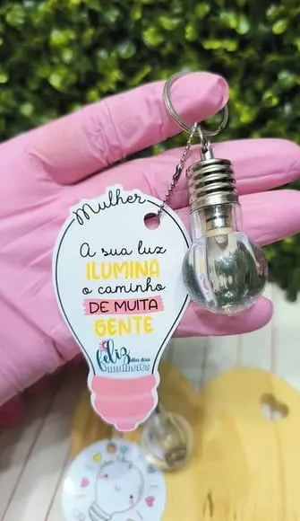 Tag com Chaveirinho Lanterna Luz- Dia da Mulher
