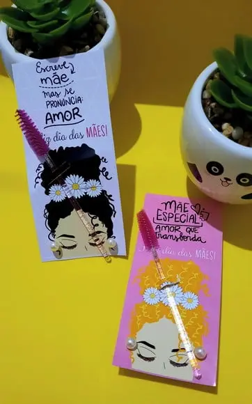 Tag com Escovinha e Brinco- Dia das Mães