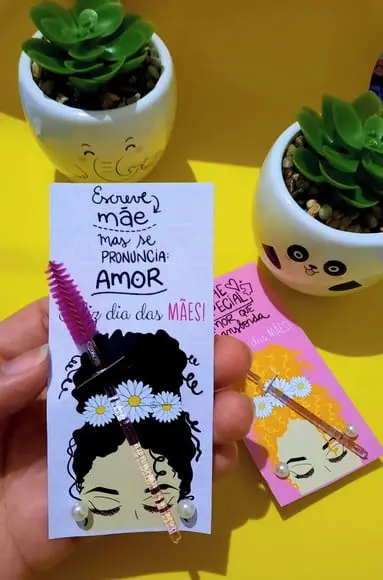 Tag com Escovinha e Brinco- Dia das Mães