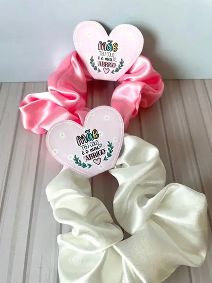 Tag com Xuxinha Scrunchie- Dia das Mães