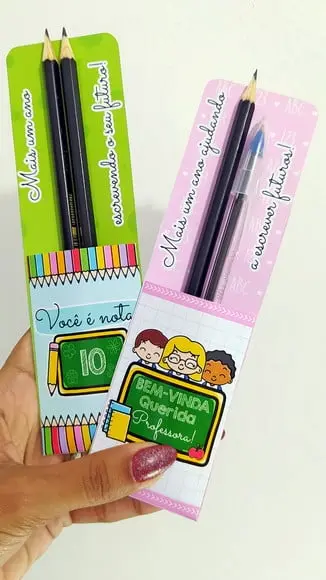 Volta as Aulas- Card com 2 Lápis ou 1 Lápis e 1 Caneta